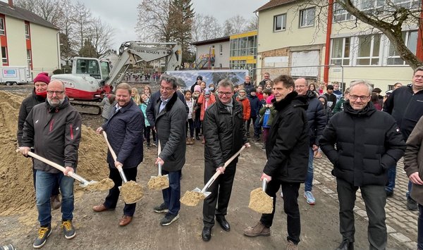 Erster Spatenstich für Erweiterung der Petri-Grundschule Soest ist erfolgt