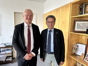 Dr. Étienne Sur, französischer Generalkonsul und Bürgermeister Dr. Eckhard Ruthemeyer