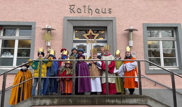 Sternsinger besuchen das Rathaus