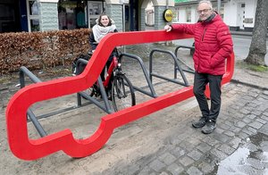 Auffällige Fahrrad-Abstellanlage wandert durch die Innenstadt