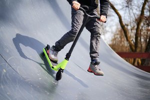 Skater auf der Rampe.