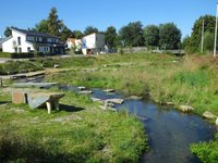 De renaturierte Soestbach am alten Freibad.