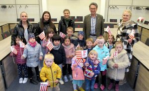KiTa-Kinder besuchen den Bürgermeister im Rathaus